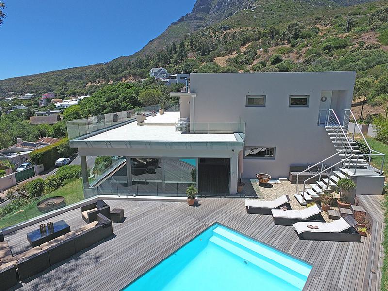 To Let 8 Bedroom Property for Rent in Llandudno Western Cape